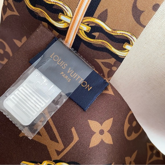 Louis Vuitton | Monogram Confidential Bandeau - Picture 11 of 13